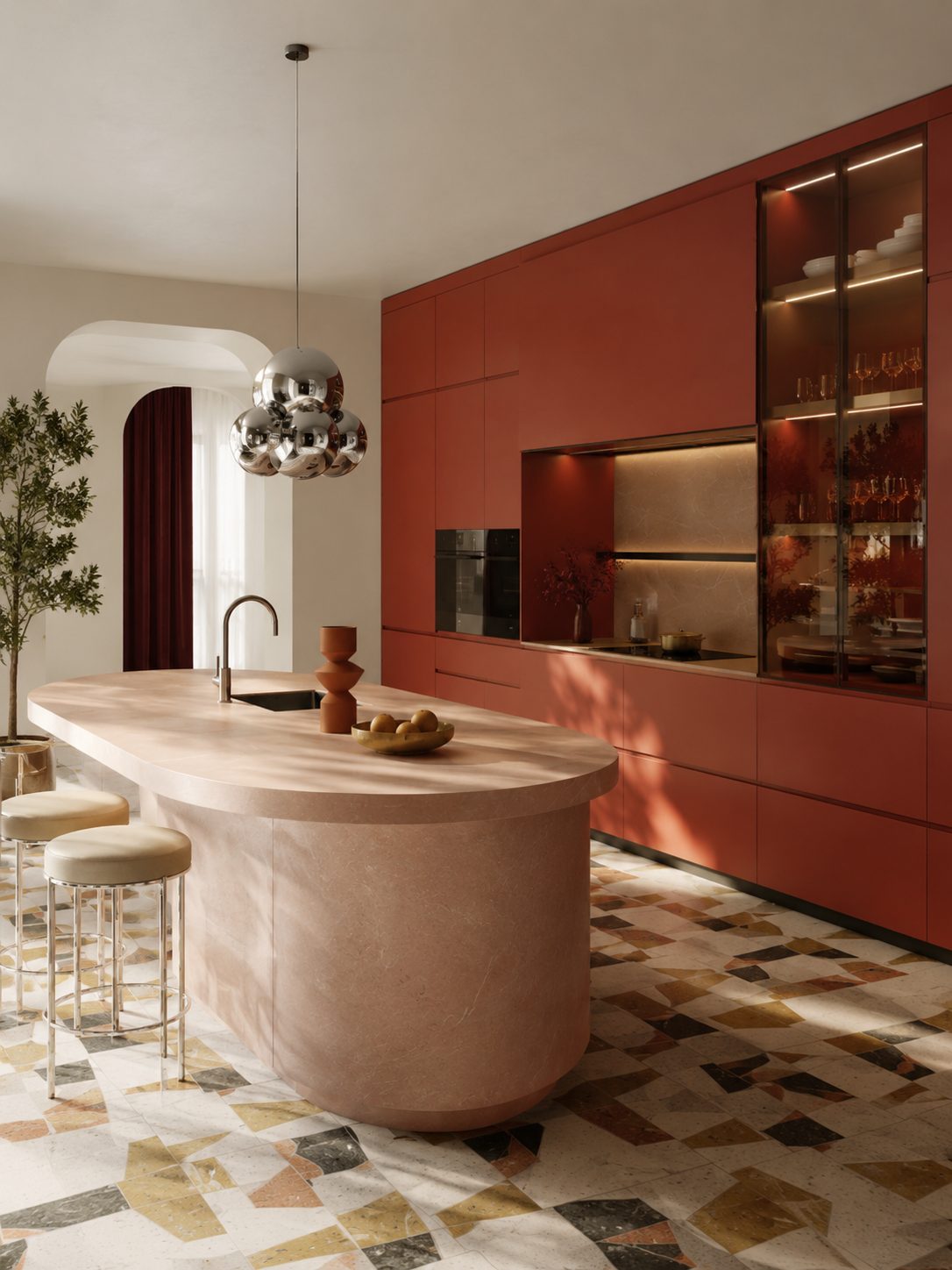 Cocina de diseño con frentes rojos e isla curva